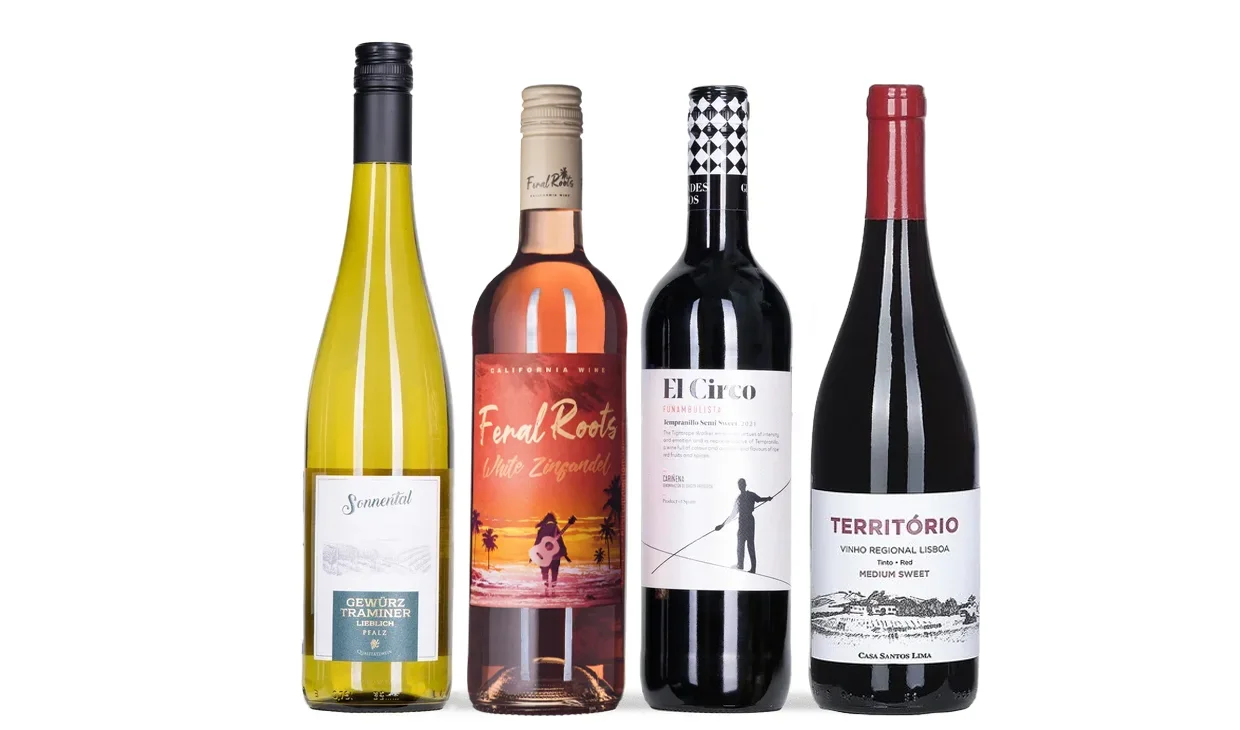 Набор вина - Полусладкий поцелуй, По бутылке белого и розового и 2 бутылки красного